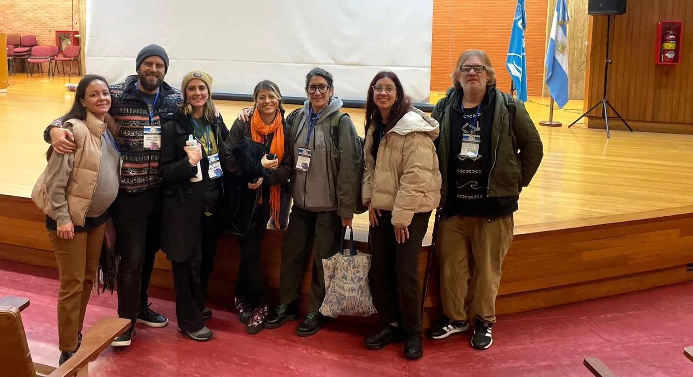 El equipo en el auditorio de la convención, en Buenos Aires